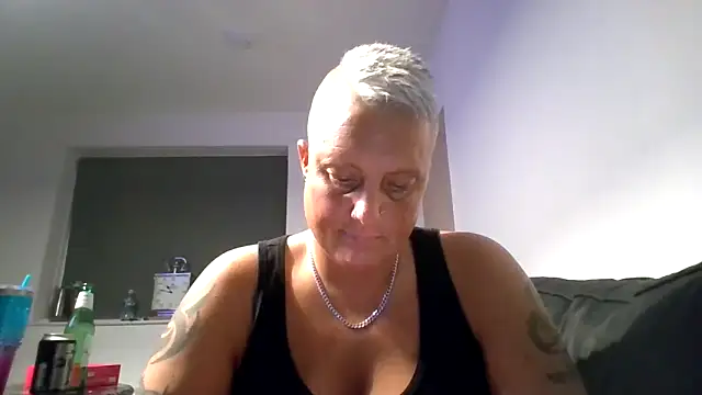 Bendoverbetty3's cam snapshot