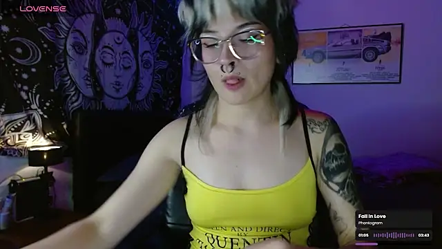 neena_nyx_'s cam snapshot