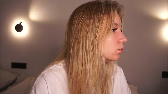 BrynnHolverson live sex cam