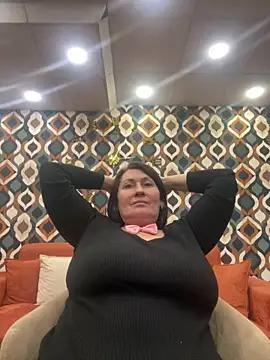 XLindaMilfX live sex cam