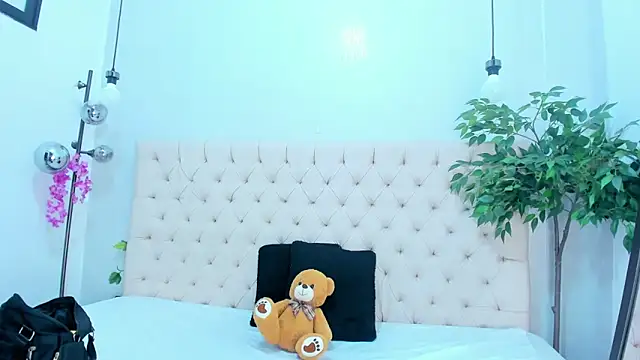 Victoria_Coleman's cam snapshot