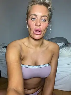 AliceDx's cam snapshot