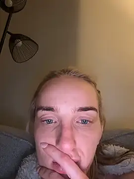 BlondeBombshellAmelia's cam snapshot