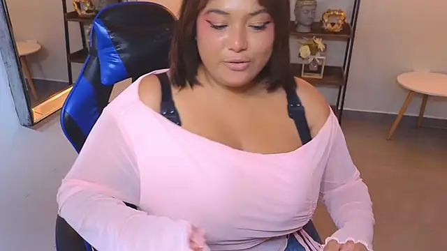 Kenya--Buhle live sex cam