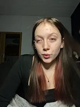 YoungLisaa18 live sex cam