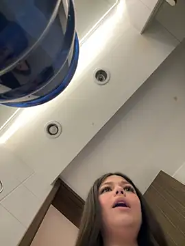 Alyshanon18's cam snapshot