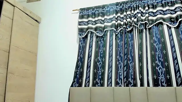 lilybaudyn_'s cam snapshot