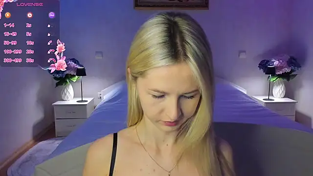 Julie_Blaze's cam snapshot