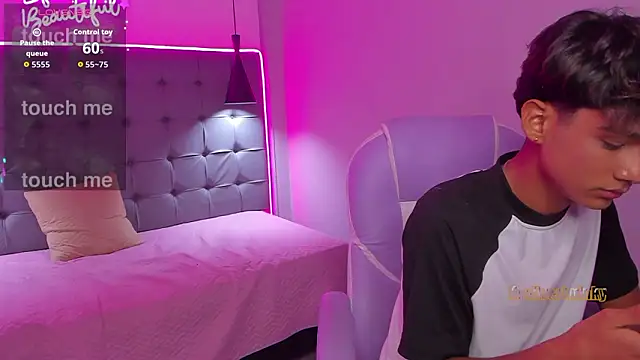 OliverTwinky live sex cam