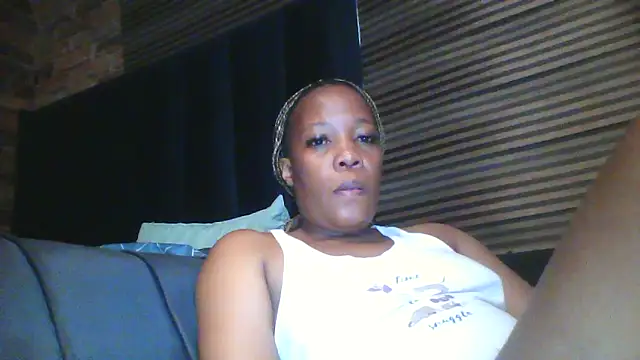 DIRTYTALKINQUEEN live sex cam