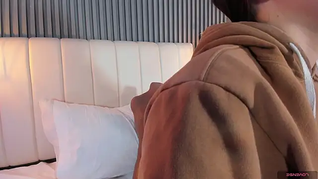 SaraRiley live sex cam