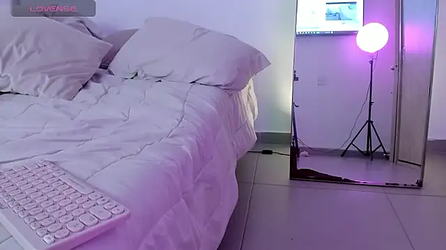 valy_shyness's cam snapshot