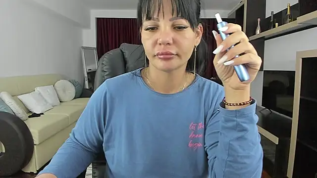 Ella_sweety00's cam snapshot