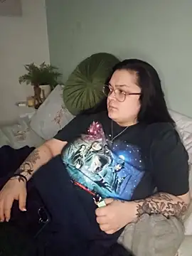 Saucy-Serenity live sex cam