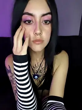 Mazikeen-- live sex cam