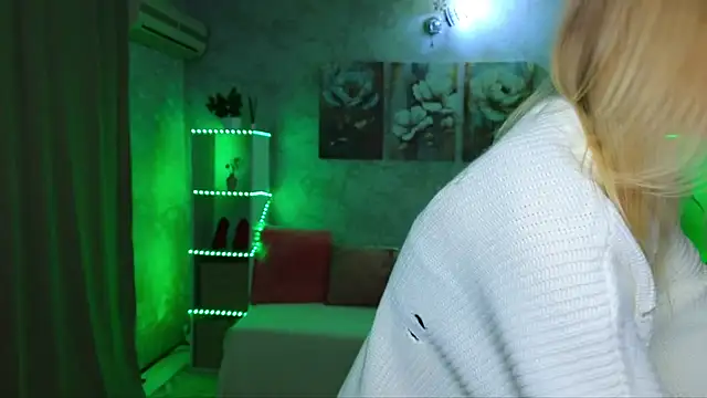 EmmyMills's cam snapshot