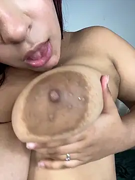 NaughtyNinnaXXX live sex cam