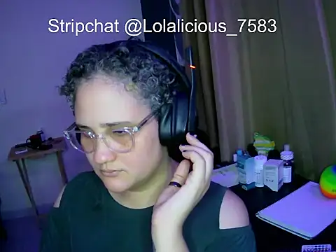 lolalicious_7583's cam snapshot