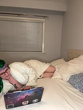 DaisyBlake's cam snapshot