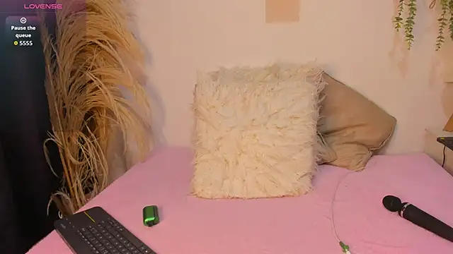 emily-777 live sex cam