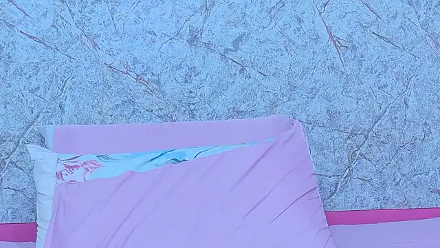 cutepetitee's cam snapshot