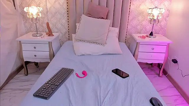 SkinnyGirl_28's cam snapshot