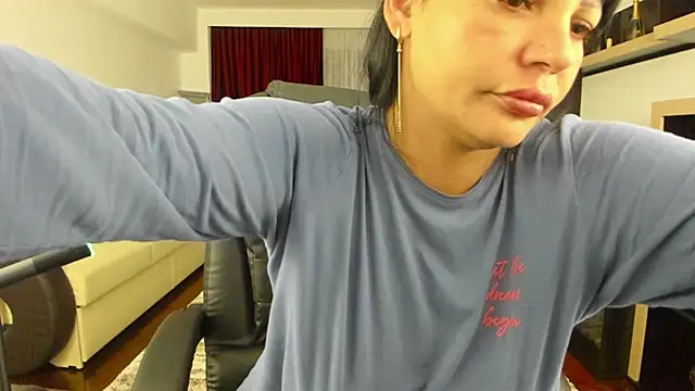 Ella_sweety00's cam snapshot