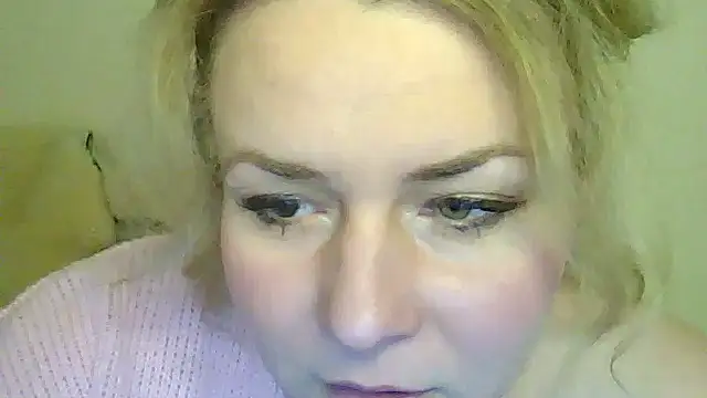 HollyxPretty's cam snapshot