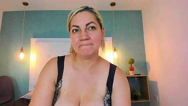 Heidy_milf's cam snapshot