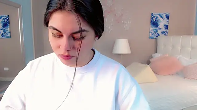 _Maddison_Ivanova_'s cam snapshot