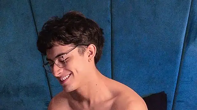 Aaron_Eze's cam snapshot