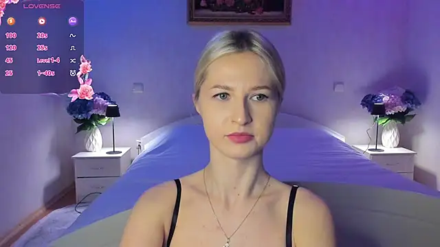 Julie_Blaze's cam snapshot