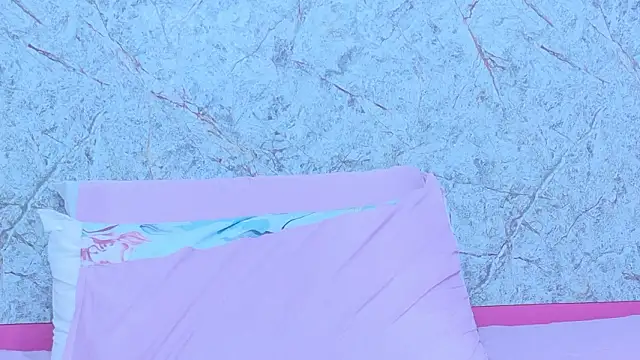 cutepetitee's cam snapshot