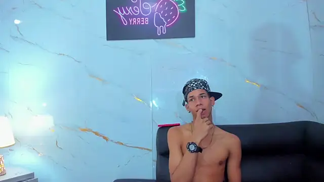 Little_nicoll live sex cam