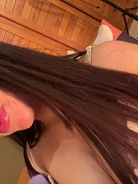 Lola-Bee's cam snapshot