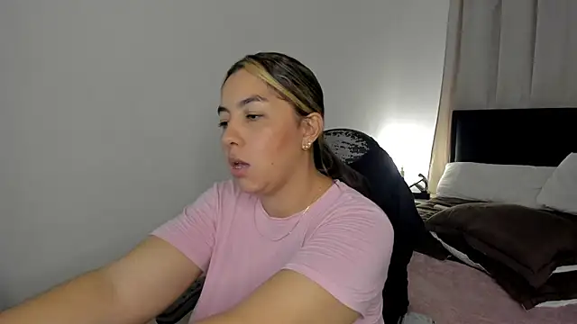 brithany_olson25's cam snapshot