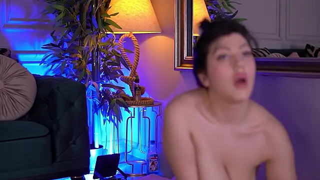 AlenaCapricious live sex cam