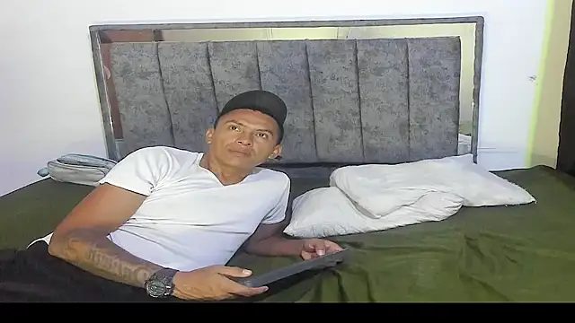 morenita_sexlove live sex cam