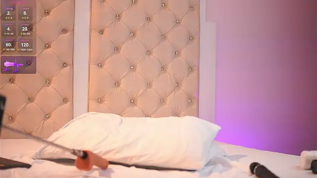 caroline_adams_'s cam snapshot