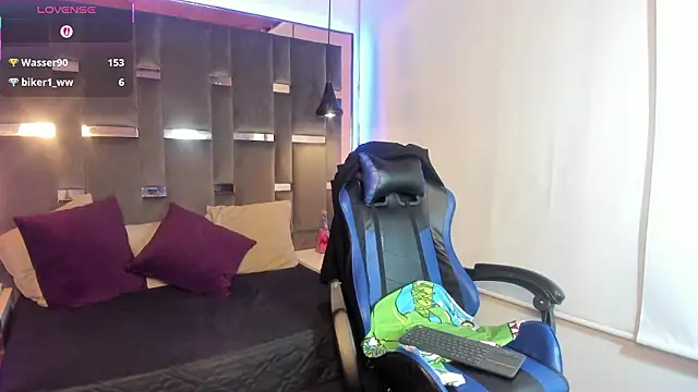 VelvetFox_69's cam snapshot