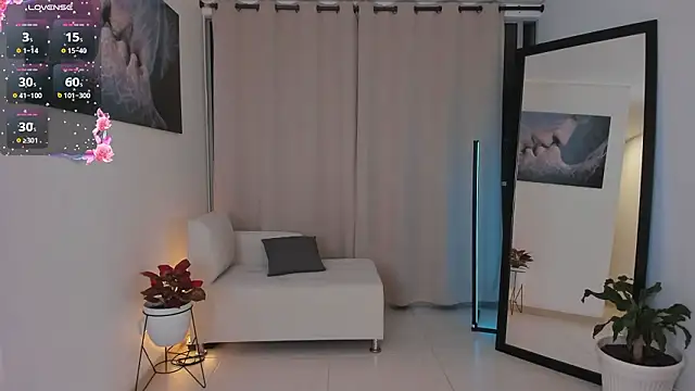 roxie_gates_'s cam snapshot