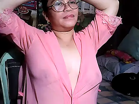 Adeline05's cam snapshot