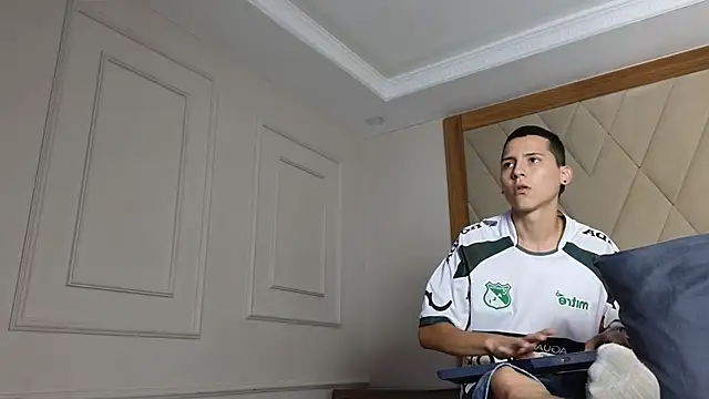 KingAlexis_'s cam snapshot