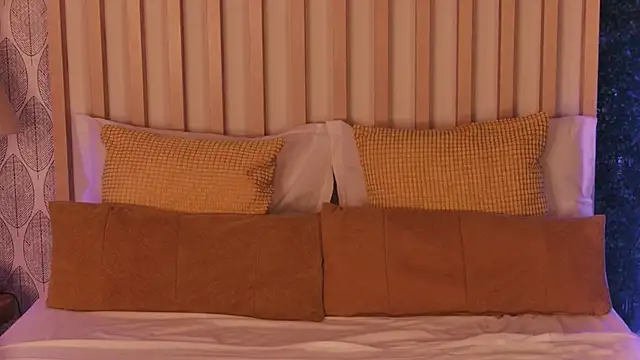 AnyaLov live sex cam