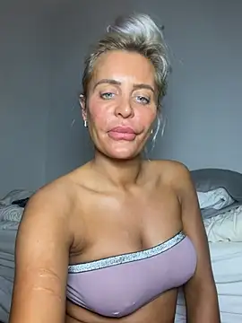 AliceDx's cam snapshot