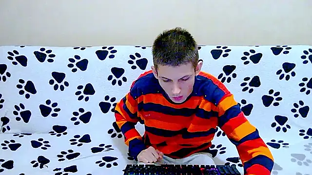 Lester_Broo live sex cam