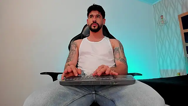 Petesevans live sex cam