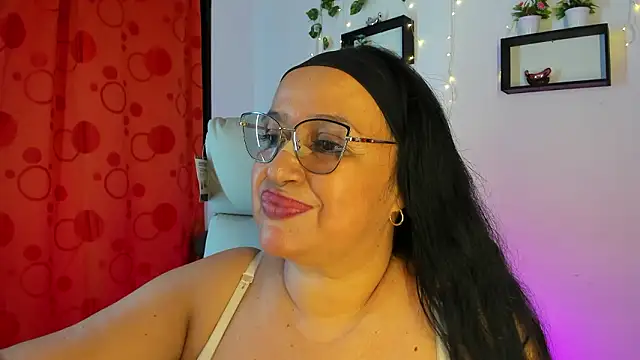 Gia_Nahomi live sex cam