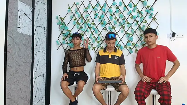 AVENGER_BOYS2026's cam snapshot