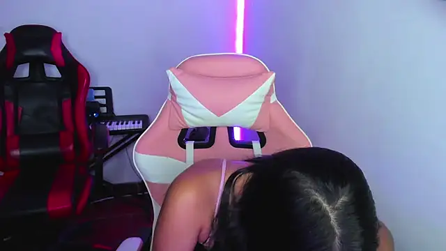 jessi_and_boy's cam snapshot